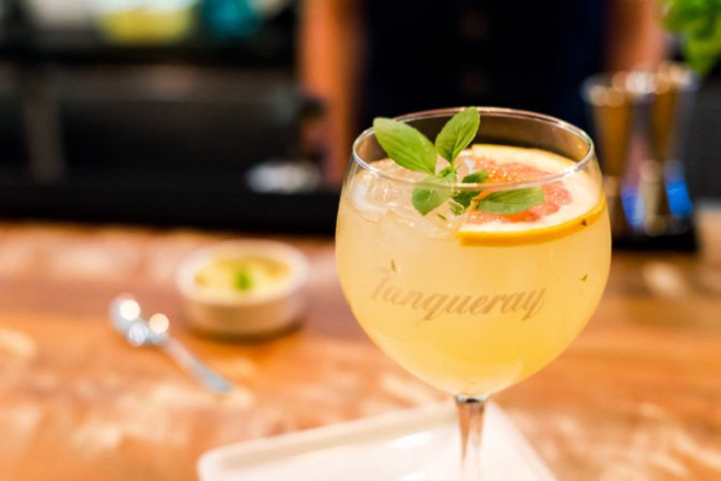 A aposta do menu são os chamados ‘tea tonic’.<br>Fred Kendi/Gazeta do Povo