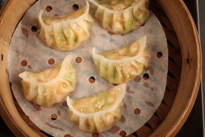 Dumplings são um dos destaques do restaurante Dos Palillos, em Barcelona. Foto: Francesc Guillamet/Divulgação