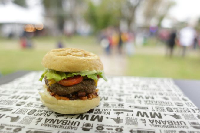 Homemade Burger da My Way, feito com carne de Angus. Foto: Daniel Castellano/Gazeta do Povo