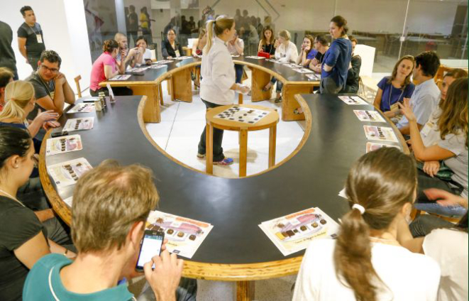 Degustação de chocolates da Cuore di Cacao. Foto: Hugo Harada/Gazeta do Povo