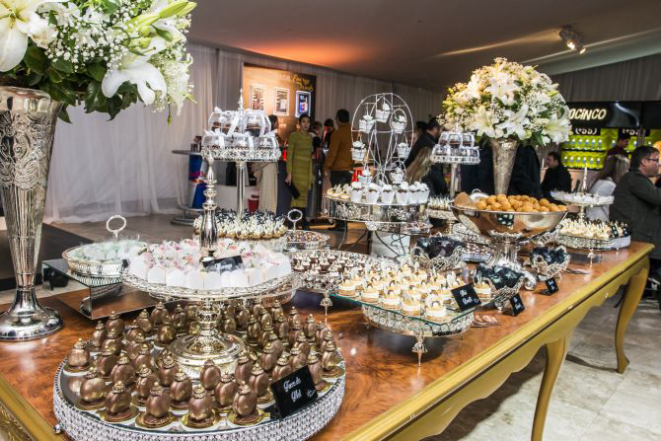 Mesa de doces foi uma das atrações gastronômicas da festa. Foto: Letícia Akemi / Gazeta do Povo.
