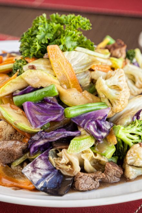 Veja o passo a passo de yakissoba de carne