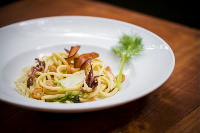 Pici com erva doce, ovas de tainha e minilulas. Foto: Paulo Mercadante/Divulgação.<br>