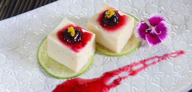Cheesecake de tofu com calda de frutas vermelhas. Foto: Divulgação