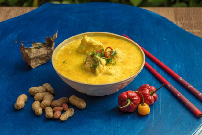Tamboril ensopado com água de coco, especiarias e cúrcuma da terra, do chef Fábio Leal, da escola Mascarpone, em Santos. Foto: Divulgação.
