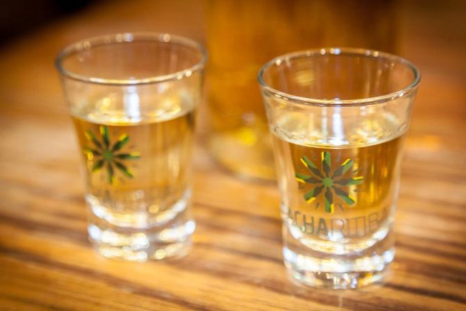 A cachaçaria Vô Milano tem cachaças de Morretes e é um dos expositores da feira.