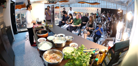 Chef ensina spaghetti mare e monti em aula patrocinada pela Vivo
