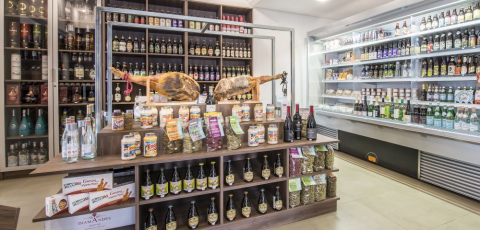 Empório Municipal tem adega e atendentes com formação de sommelier