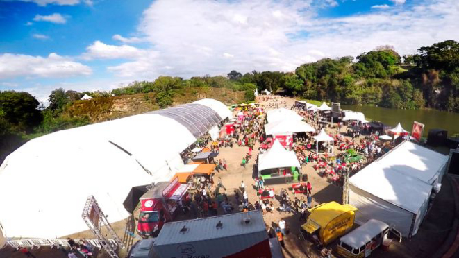 Estrutura de 5 mil m2 abriga o evento, que nessa edição alia moda, arte, design e música à gastronomia. Foto: Divulgação.