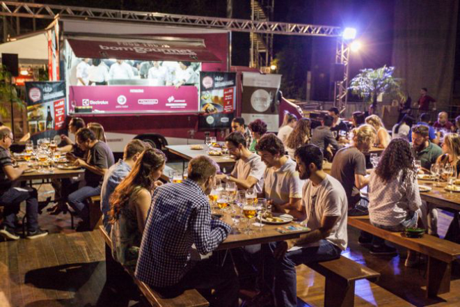 Quem quiser provar as harmonizações criadas pelo mestre-cervejeiro e pelo chef pode passar na barraquinha do Clube do Assinante da Gazeta do Povo e comprar uma porção (R$ 10). Foto: Fernando Zequinão/Gazeta do Povo