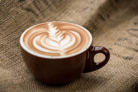 Barista fixa valor de R$ 5 para todos os cafés