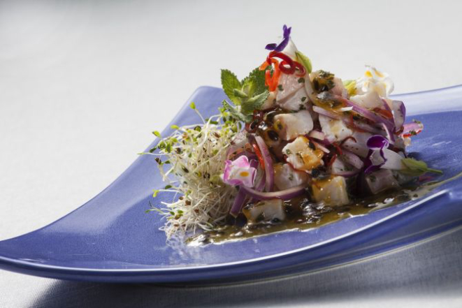 Ceviche agridoce com maracujá do chef Rapha Valadão. Foto: Alexandre Mazzo/Gazeta do Povo
