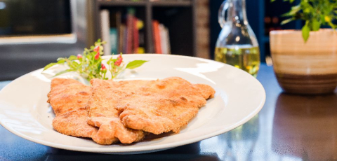 Aprenda fazer bife acebolado, à milanesa e à parmegiana em aula-show
