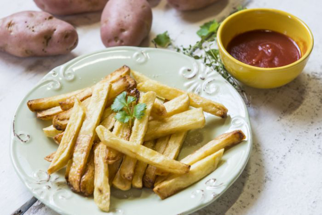 Batata frita preparada pelo chef Guilherme Guzela para a série Dicas em 1 Minuto