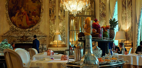 Conheça o Le Meurice, restaurante do famoso hotel parisiense