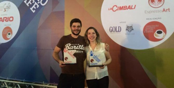Leo Moço e Estela Candido Cotes, do Barista Coffee Bar, conquistaram o primeiro lugar durante a Semana Internacional do Café em 2015 e vão representar o Brasil na Irlanda. Foto: Divulgação.