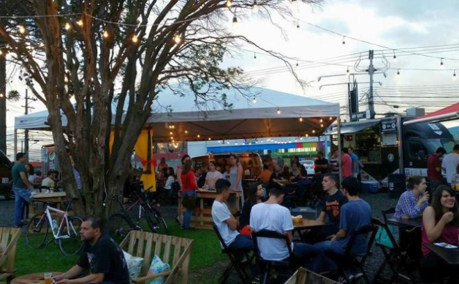 Evento One Two Tree reúne toda quinta-feira oito food trucks e uma bike no Seminário. Foto: Divulgação.