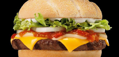 Em nova campanha Burguer King leva clientes a águas sem lei para “cometerem pecado”