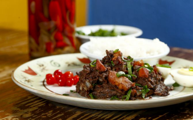 Tutu de feijão mineiro de José Araújo Netto, do Quermesse Bar. Foto: Hugo Harada/Gazeta do Povo