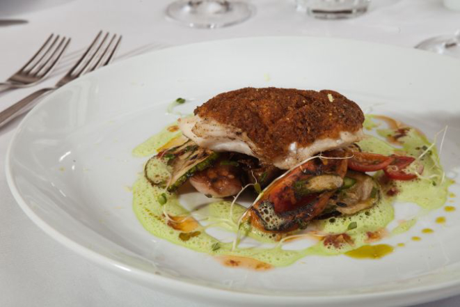 Robalo Grelhado em Crosta de Ervas. Foto: Lex Kozlik.