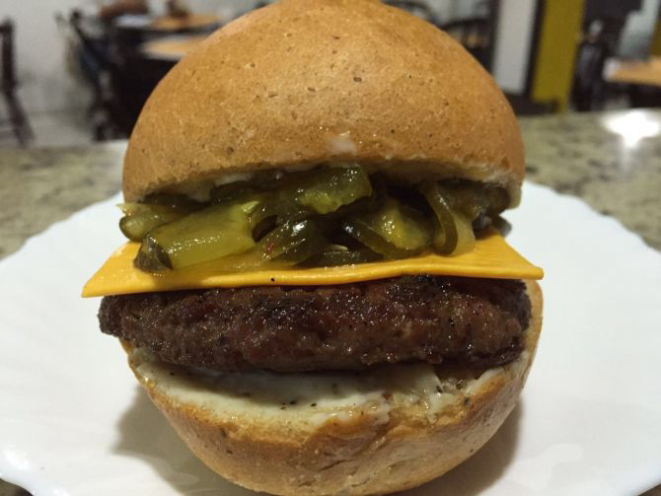 Hambúrguer do Gordo e Magro Gastrobar. Foto: Divulgação