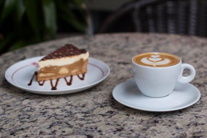 Cappuccino e banoffee do Allez Allez Café. Foto: Luiz Cesar Mello Jr/Divulgação