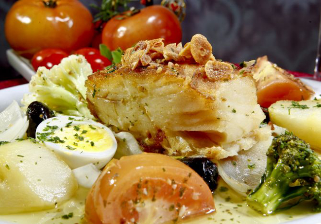 Bacalhau à Alentejana, do Lisboa Gastronomia. Foto: Antônio More/Arquivo Gazeta do Povo