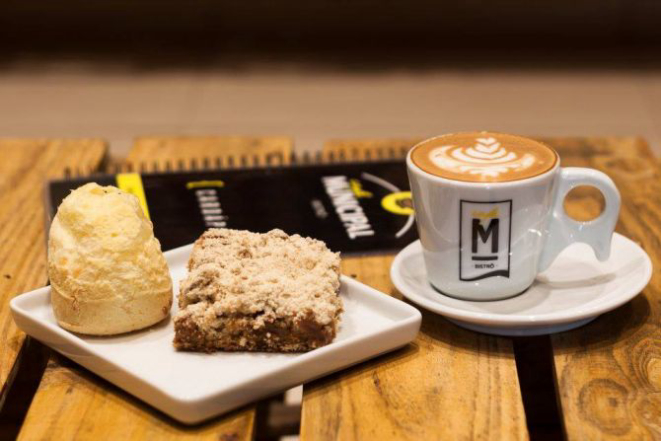 No Café Municipal, o combo é pão de queijo, cuque de doce de leite e cappuccino italiano. Foto: Luiz Cesar Mello Jr/Divulgação