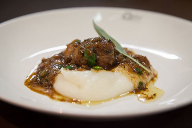 A receita de frango com polenta foi passada de geração em geração e costuma ser feita também com codorna. Foto: Fernando Zequinão/Gazeta do Povo