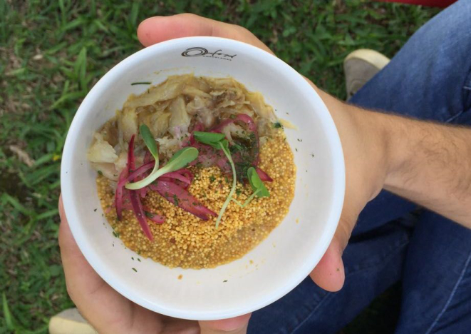 Pirarucu com bisque de tucupi com farinha de Uarini. Foto: Flávia Schiochet/Gazeta do Povo