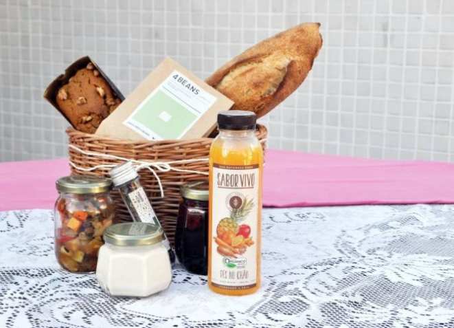 Cesta de café da manhã de Julia Guedes e Pati Bianco é composta de produtos artesanais e de pequenos produtores. Foto: Divulgação