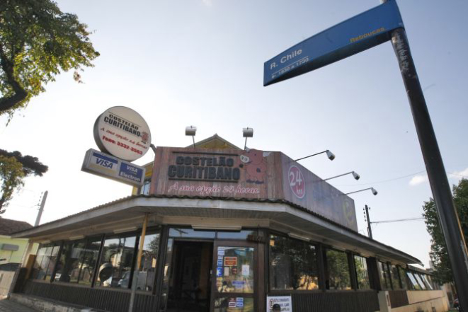Objetivo do projeto de lei é tornar um trecho da Rua Chile e da Avenida Água Verde um mega polo gastronômico. Foto: Daniel Castellano/Gazeta do Povo.
