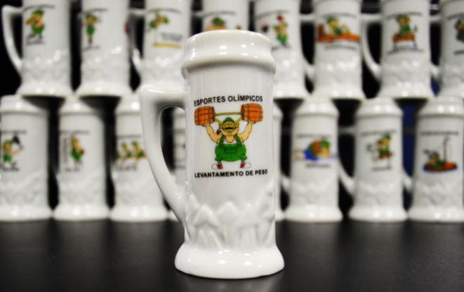 A caneca do levantamento de peso é um dos sucessos das novas miniaturas. Foto: reprodução.
