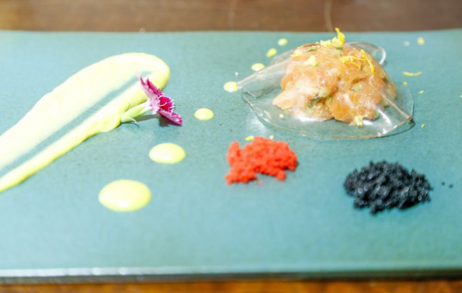 Ravióli de steak tartar do chef Dudu Sperandio. A receita foi criada especialmente para o Mesa ao Vivo Paraná 2015. Foto: Hugo Harada/Gazeta do Povo