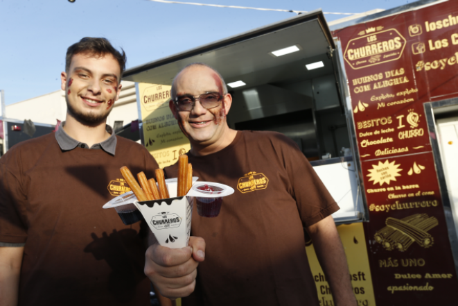 Churros artesanais do Los Churreros Food Truck, com três opções de coberturas: frutas vermelhas, chocolate em calda e doce de leite argentino (R$ 15). Foto: Hugo Harada/Gazeta do Povo