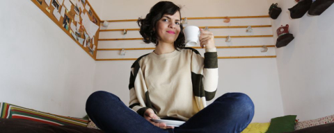 Curitibana cria a primeira escola de sommelier de chá do Brasil