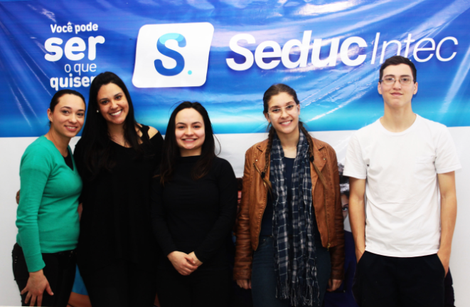 Os cinco finalistas: Priscila Marilis Nabosne, Roberta Schwanke, Carla Piovezan, Mellory Cecy da Silva e Felipe dos Santos.
