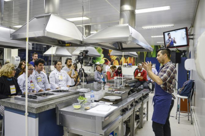 Aula do chef Alberto Landgraf. Foto: Letícia Akemi/Gazeta do Povo
