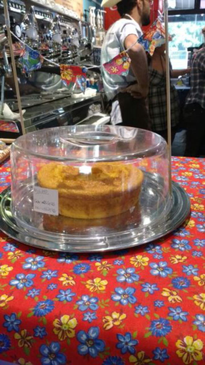 Bolo de milho do Degusto Café, custa R$ 5 a fatia.