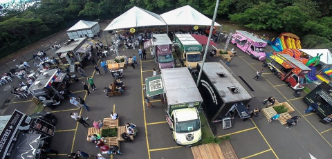 Jantar marca primeiro dia do Parada Truck em Maringá