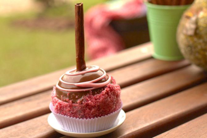 Maçã verde com cobertura de frutas vermelhas. Foto: Divulgação.