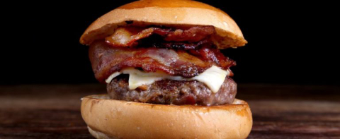 Ama bacon? Tem opções no Batalha CWBurguer Fest