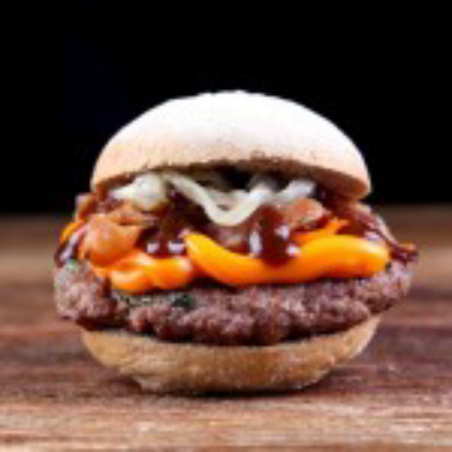 Na criação do Cidadão do Mundo Hamburgueria tem pão australiano, hambúrguer de hostela, cheddar, cebola grelhada, bacon e molho barbecue. Foto: Guilherme Alves/Divulgação