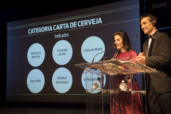 Andrea Sorgenfrei e Guilherme Guzela apresentaram a cerimônia do Prêmio em 2016. Foto: Leticia Akemi/ Gazeta do Povo