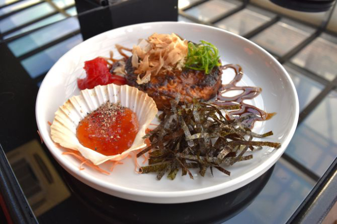 Okomiaki, a chamada pizza japonesa.