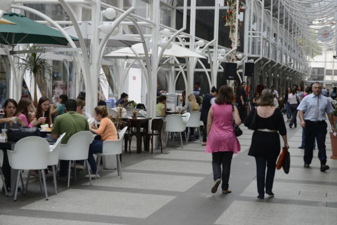 Festival gastronômico na Rua 24 Horas é realizado durante todo o mês de outubro. Foto Henry Milleo/Gazeta do Povo.