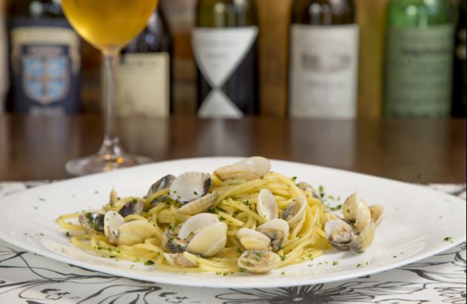 Spaghetti alle vongole, do chef italiano Massimiliano Morabito, da Osteria Capitolina. Foto: Hugo Harada/Gazeta do Povo.