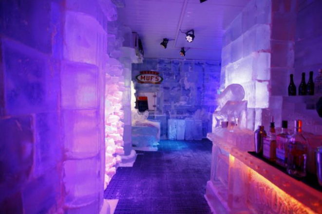 A temperatura dentro do bar pode chegar a - 14 graus. Foto: André Rodrigues / Gazeta do Povo.