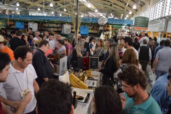 Cacharitiba é realizado no setor hortifruti do Mercado Municipal, em Curitiba. Foto: Divulgação.