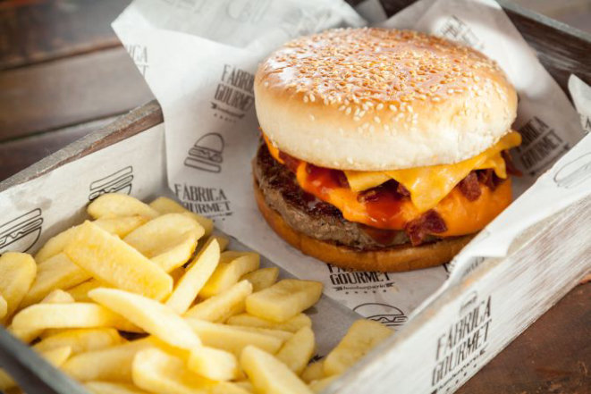 Bacon Lovers, carro chefe da Fabrica Gourmet. Foto: Fernando Zequinão/Gazeta do Povo.